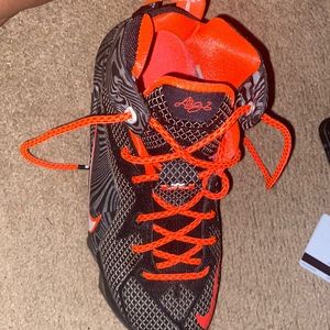 Nike Lebron 12 Women Size:5.5 Color black,Grey, Orange,and Red Used